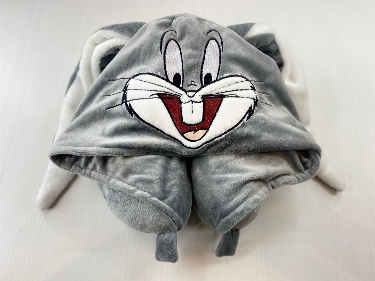 Almohada viajera Bugs Bunny Gris